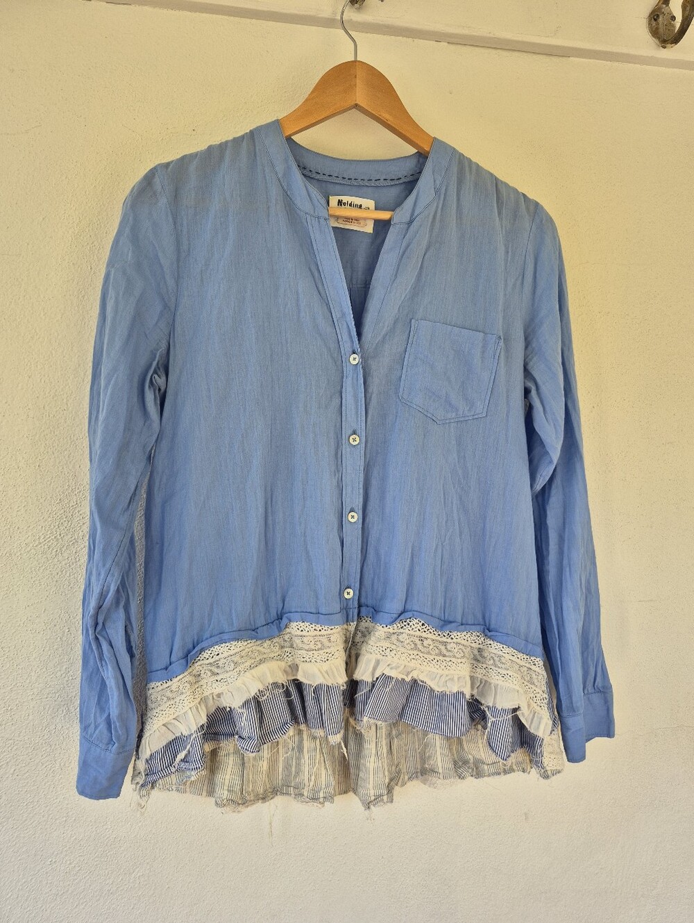 HOLDING HORSES Light Blue Long Sleeve Button Front Blouse with Lace Trim